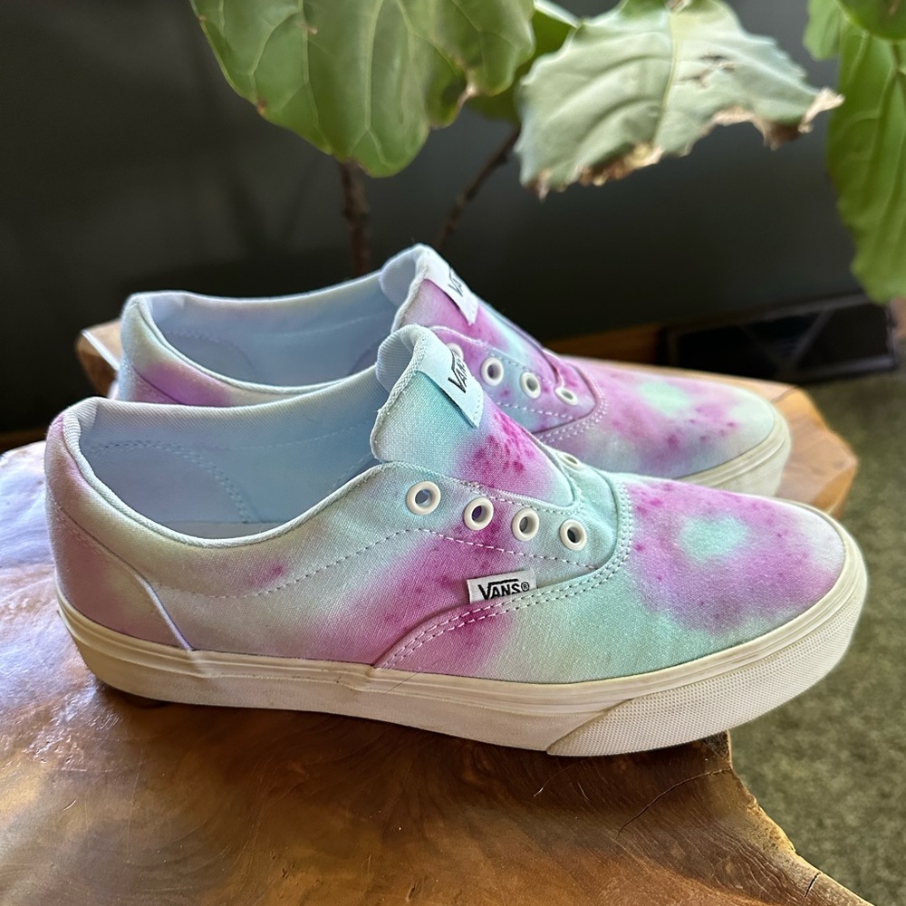 Vans era women’s 8.5. Tie dye. Worn once.